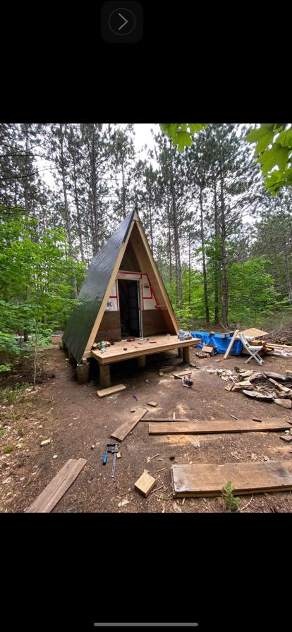 Triangle wood cabin - 10x10