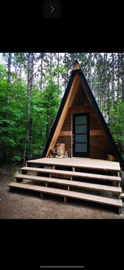Triangle wood cabin - 10x10