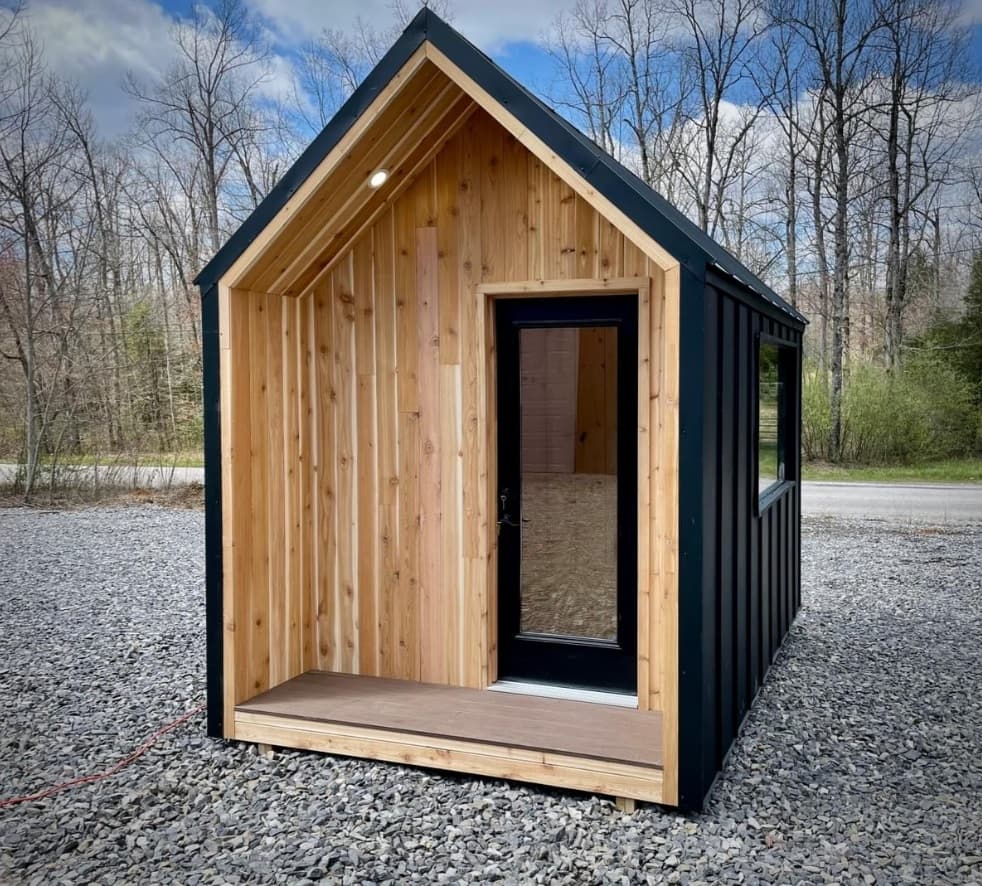 Wood Cabin - 24.5 x 8.5 ft