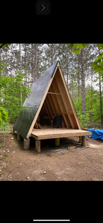 Triangle wood cabin - 10x10